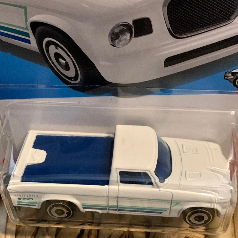 Hot Wheels 63 Studebaker Champ White  PickUp Truck Low Rider HW Hotwheels  New